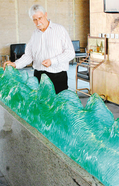 雕塑藝術(shù)大師和他的作品。記者 張波 攝
